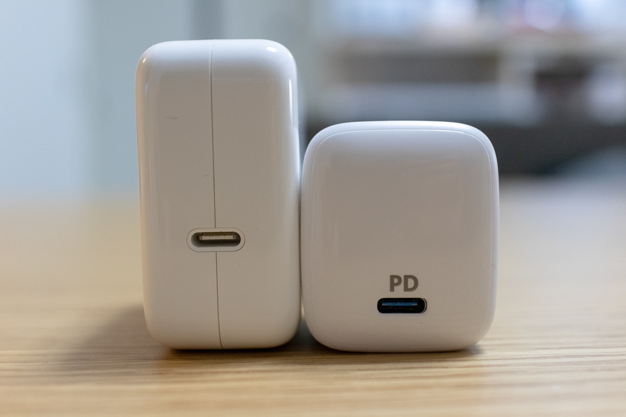 MacBook Air付属充電器とAnker PowerPort Atom PD 1の比較
