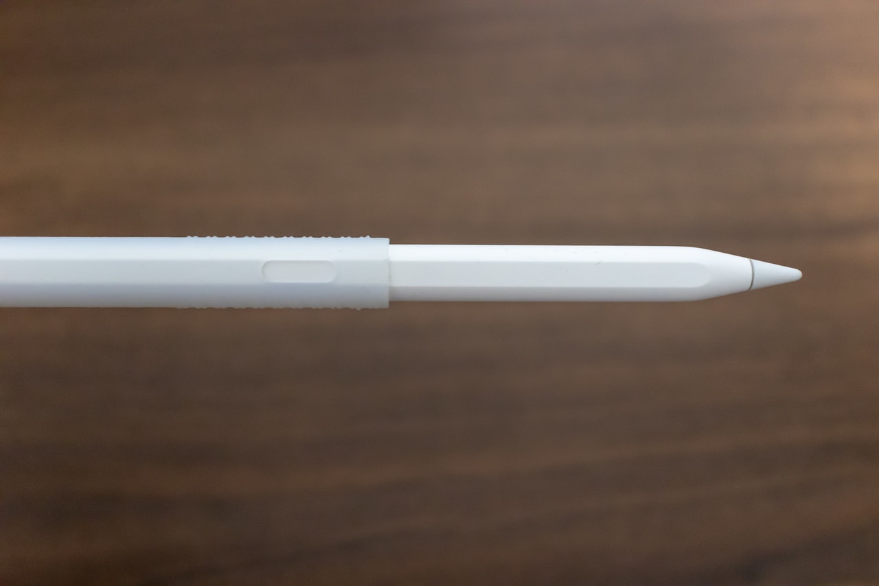 PZOZ Apple PencilケースをApple Pencilに装着