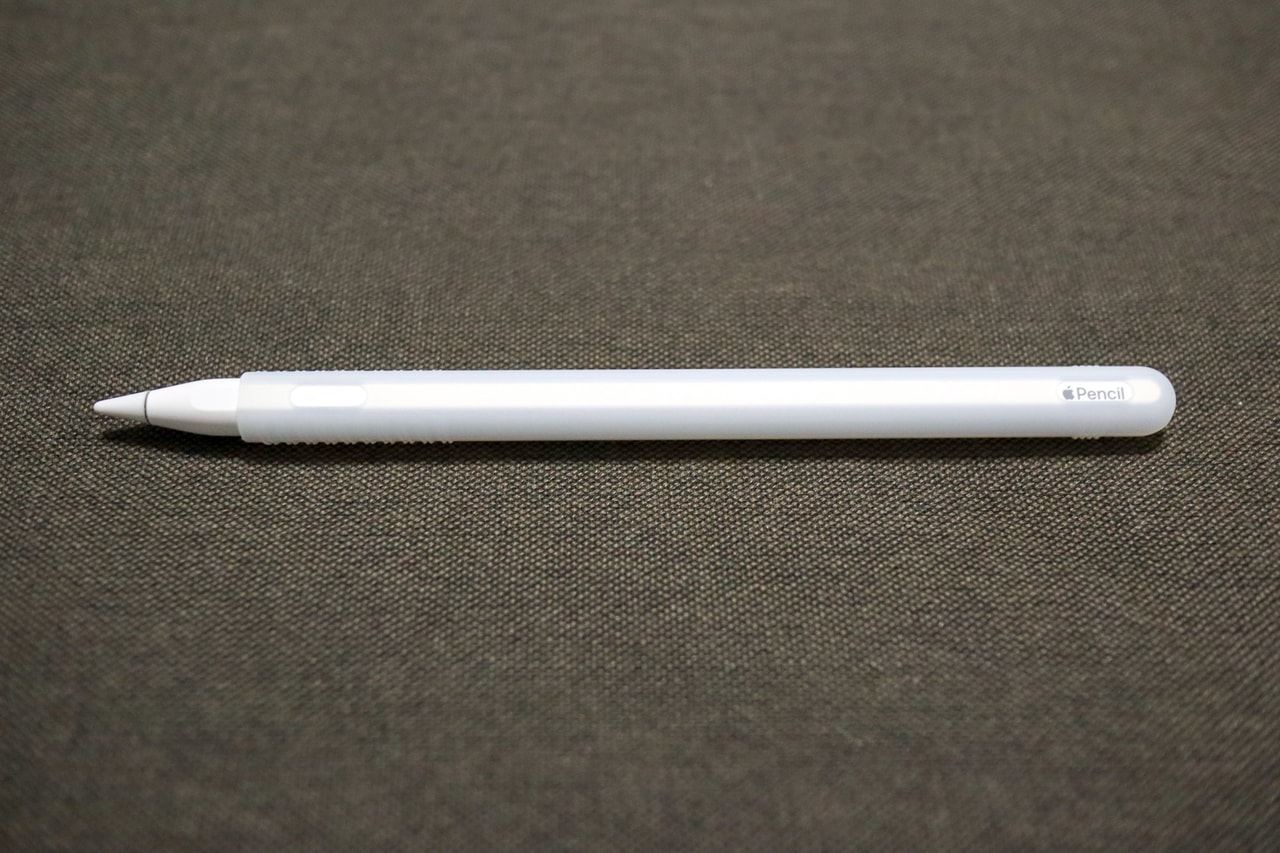 PZOZ Apple PencilケースをApple Pencilに装着完了