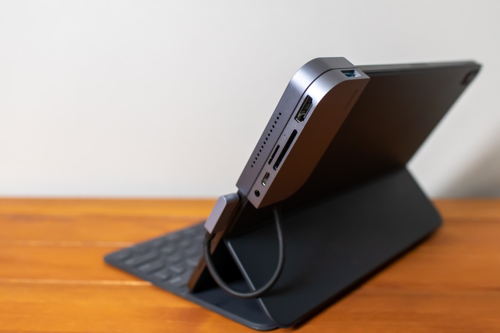 Baseus Bolt iPad Pro USB-CハブはSmart Keyboard Folioつけていも装着可能。