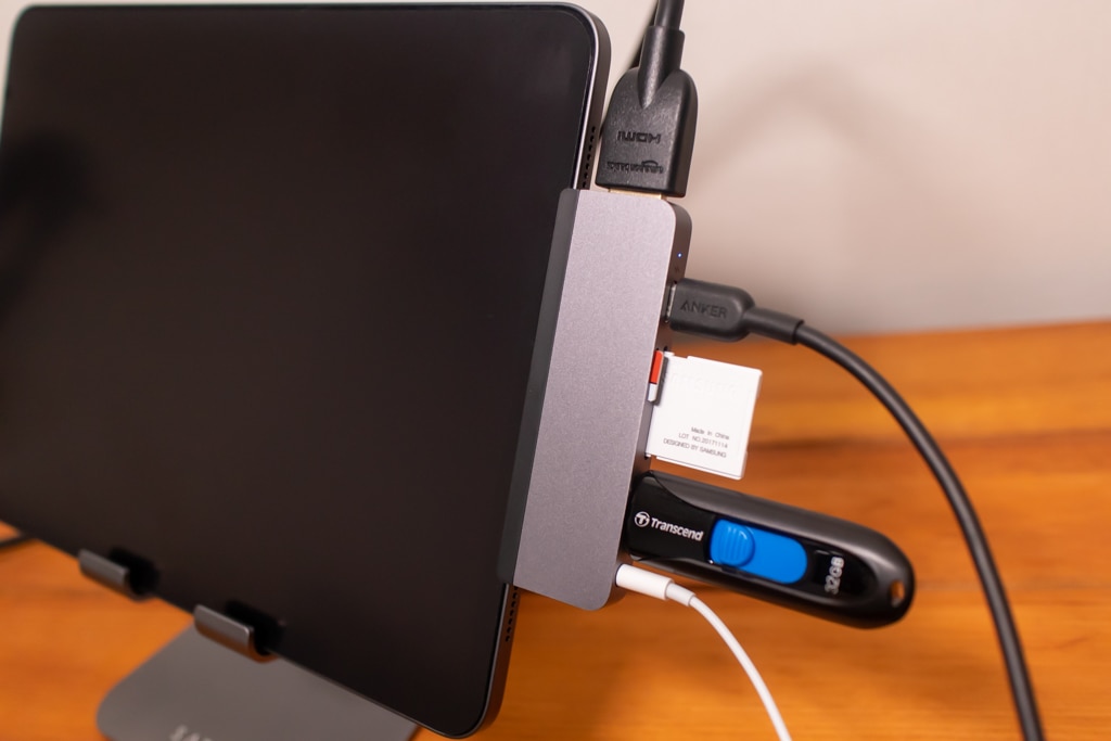 HyperDrive iPad Pro USB-Cハブの全てのポートに接続