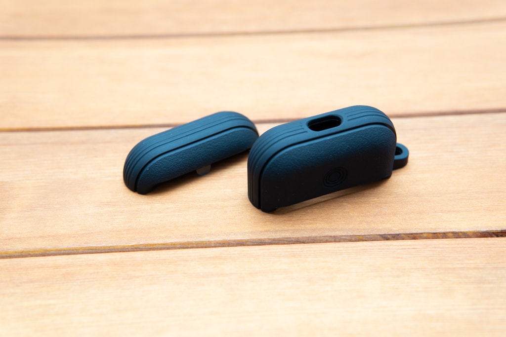 Caseology AirPods Pro ケース Vaultはフタと本体が分離式