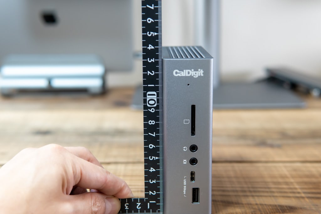 CalDigit TS3 Plusの高さは約13cm