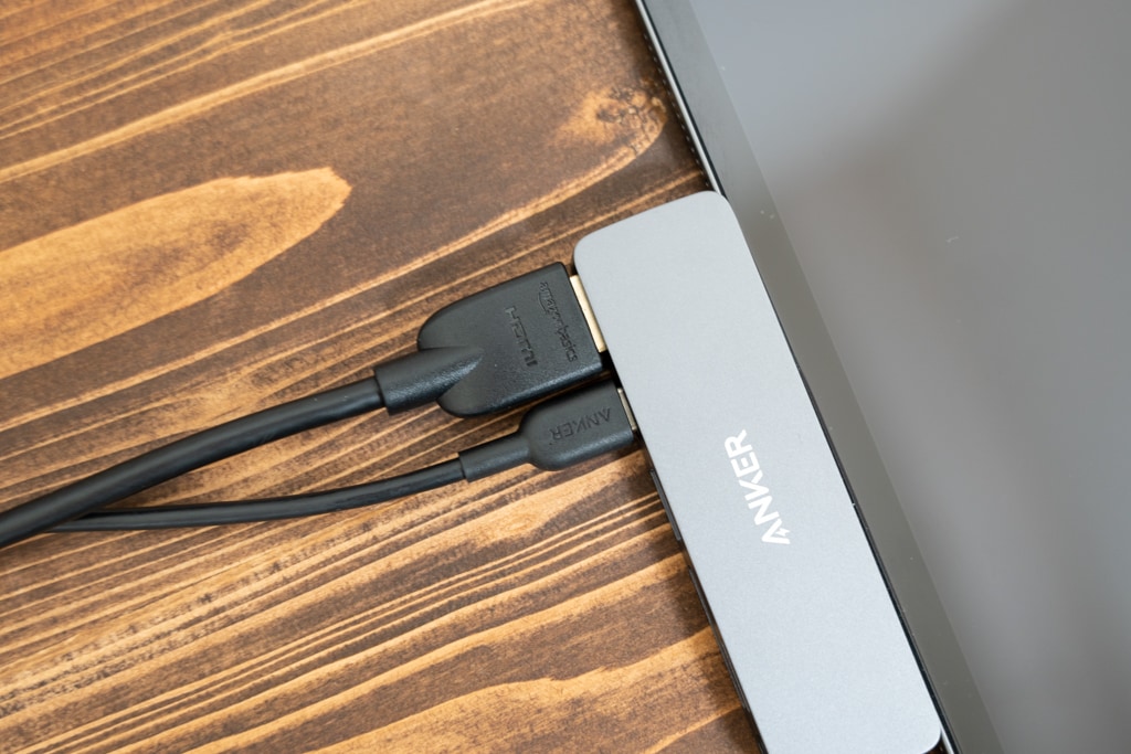 Anker PowerExpand Direct 6-in-1はケーブル干渉があるかも