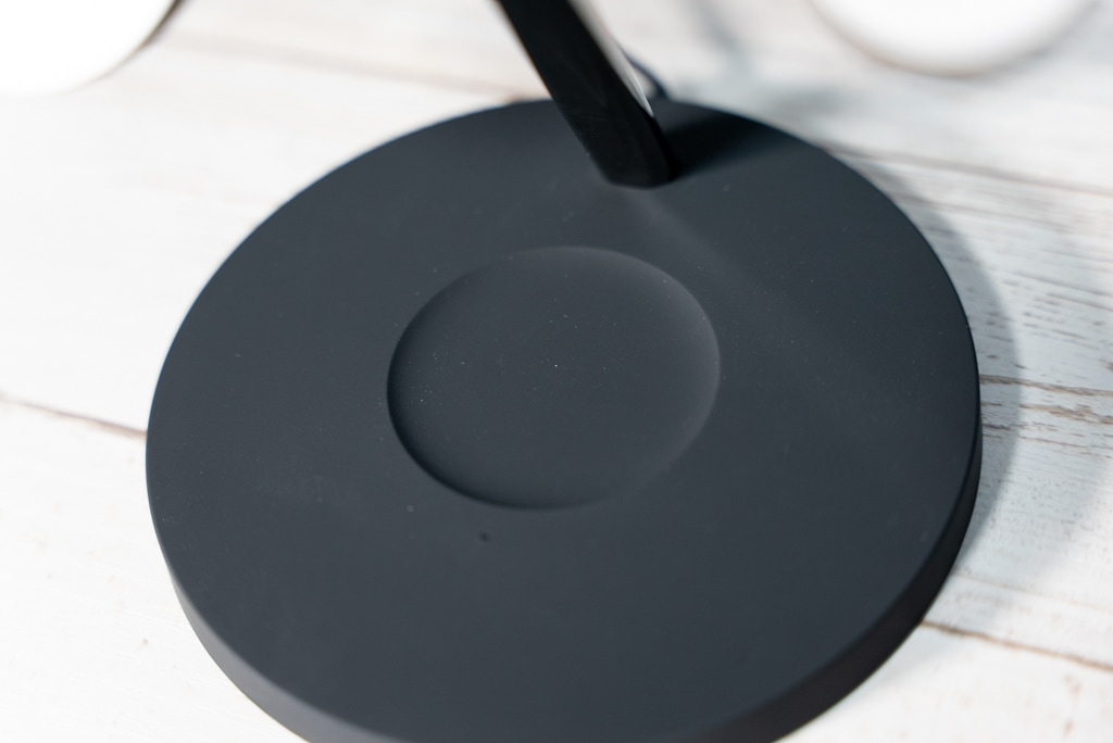 Belkin 3-in-1 Wireless Charger with MagSafeはホコリを引き寄せる