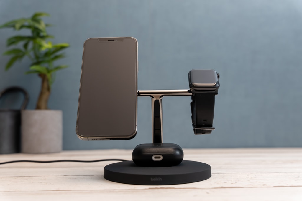 Belkin 3-in-1 Wireless Charger with MagSafeレビュー：MagSafe対応で3デバイス同時充電可能な