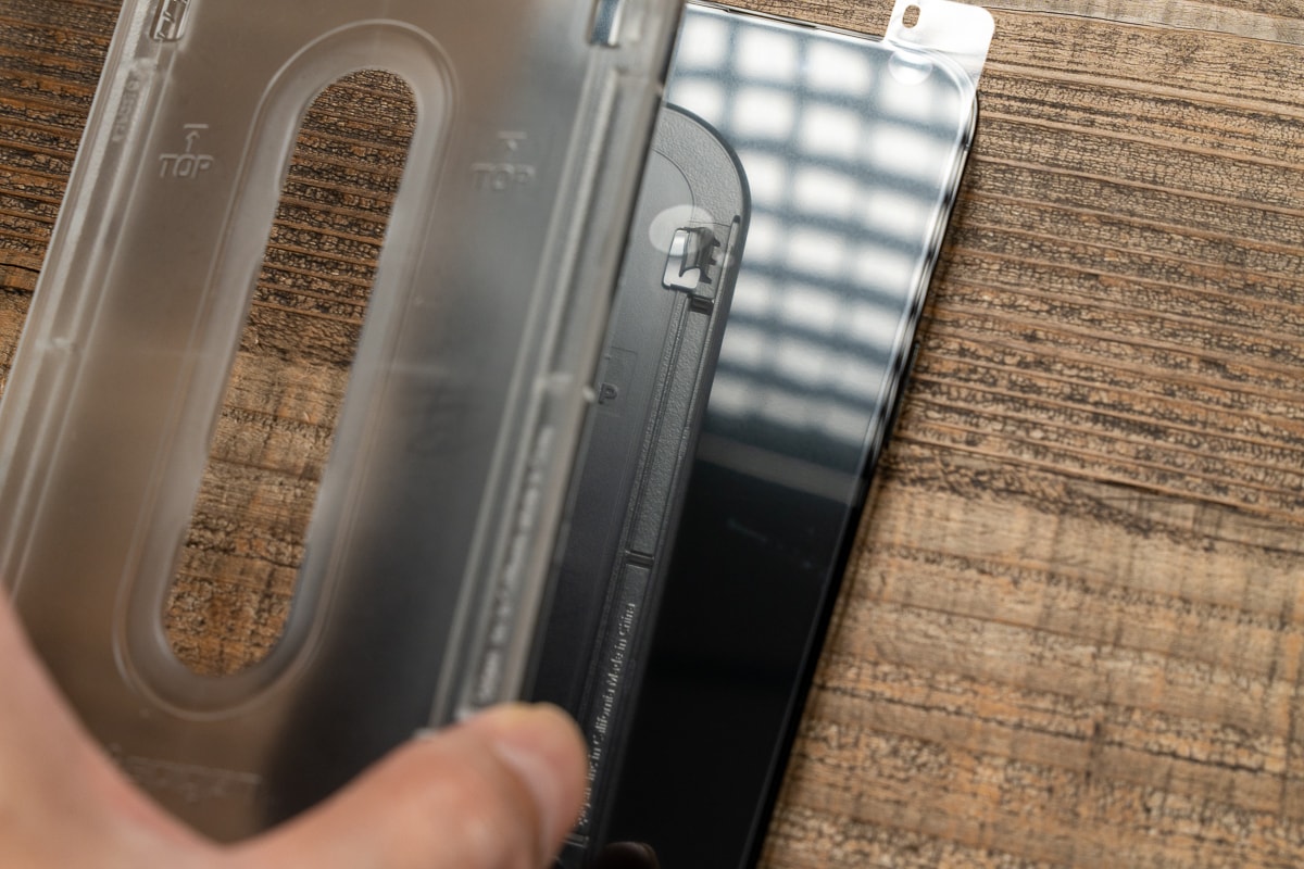 贈呈 Spigen EZ Fit ガラスフィルム iPhone 14 13 Pro 用 貼り付けキット付き iPhone14 iPhone13  iPhone13Pro 対応 保護 フィルム 2枚入